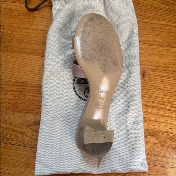 Hermes Oasis Sandal in Rose Porcalaine. Size 37.5 - Picture 12 of 15